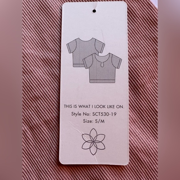 Aura Fitted Ribbed Tee - Picture 3 of 5